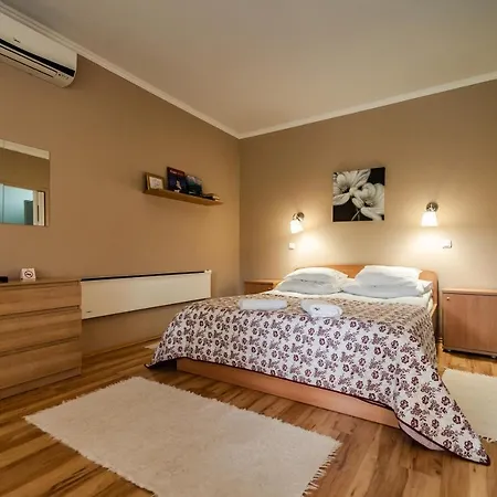 Villa Viola Spa&Garden Apartment Gyula